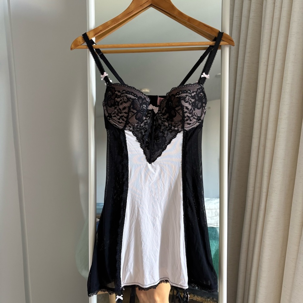 Hunkemöller Black and pink Lace Chemise size medium 🩷